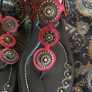 Donald J. Pliner red and black 7.5 sandal